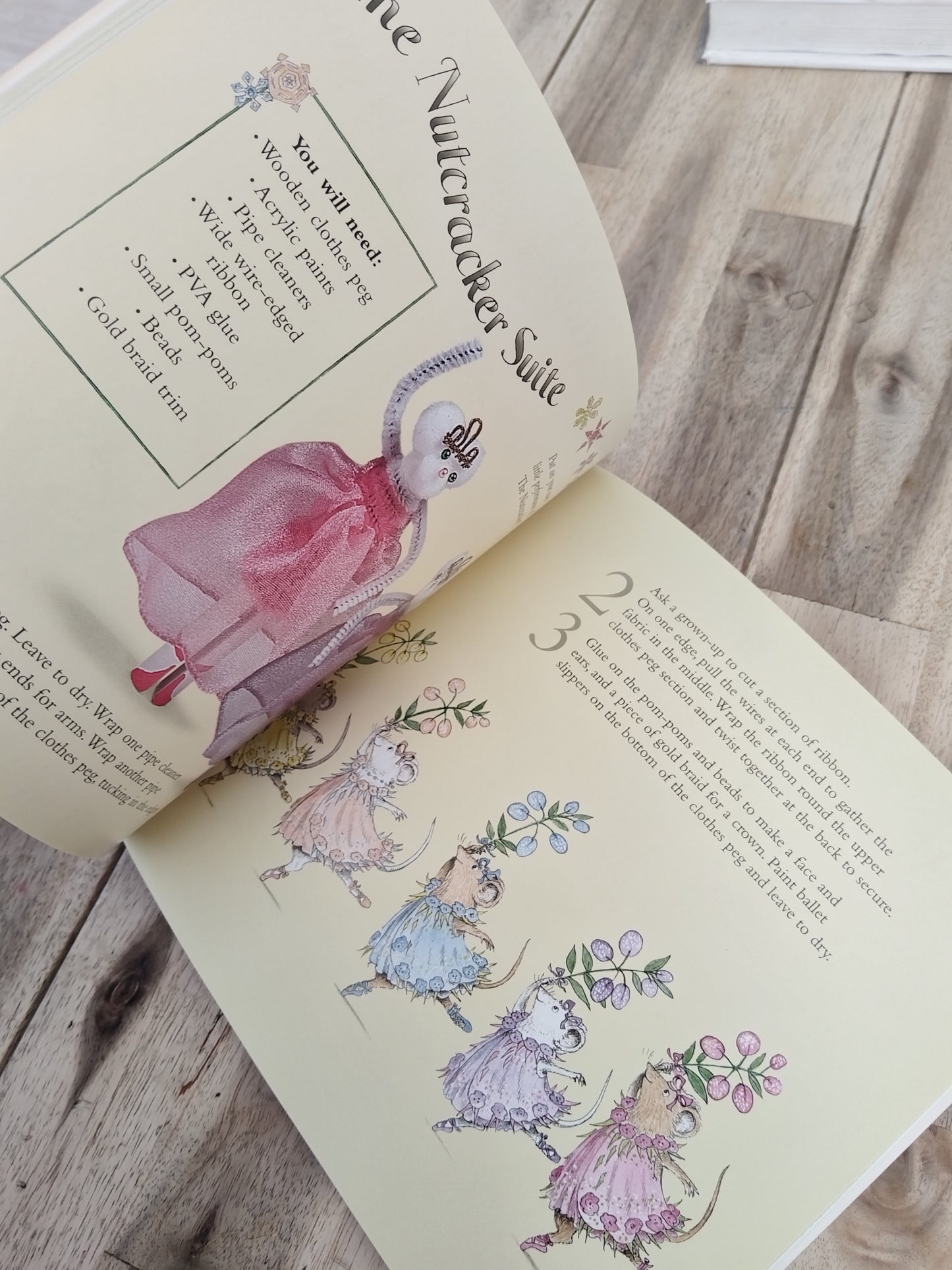 Angelina Ballerina's Christmas Crafts