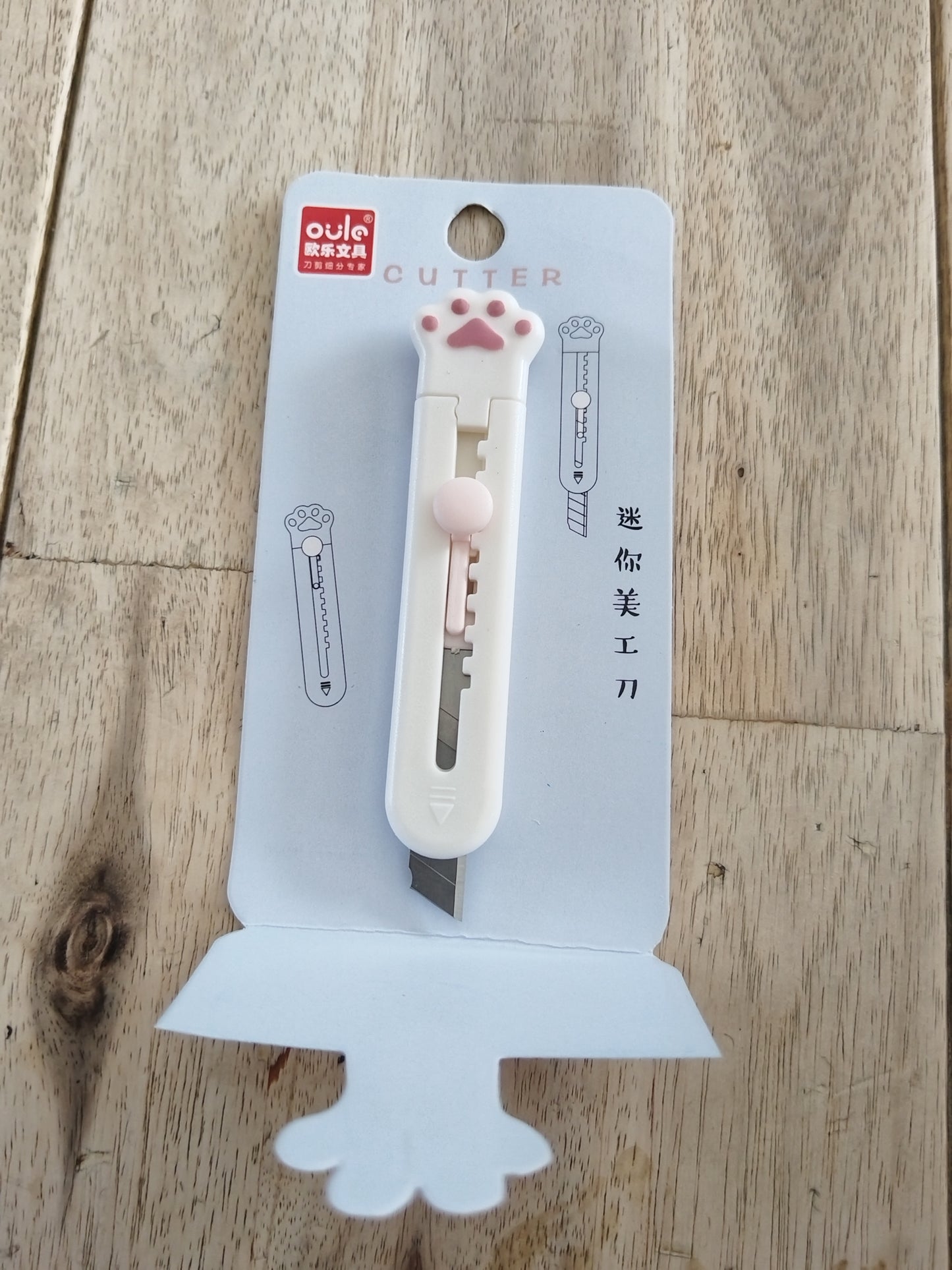 White Paw Boxer Cutter