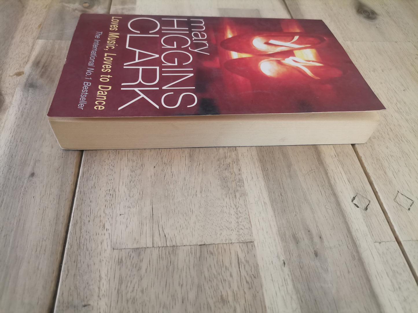 Loves Music, Loves to Dance by Mary Higgins Clark