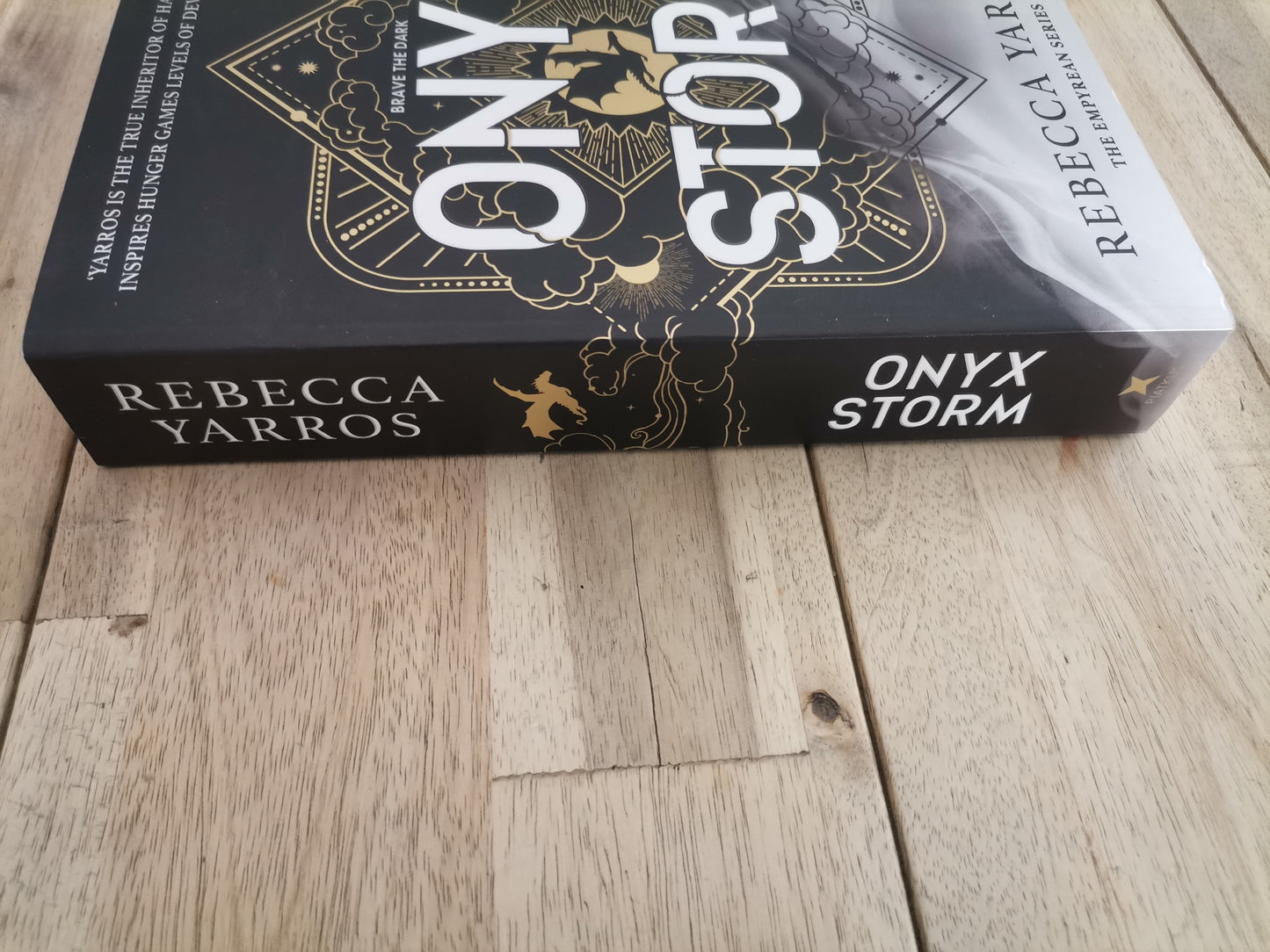 Onyx Storm by Rebecca Yarros - Trade Paperback