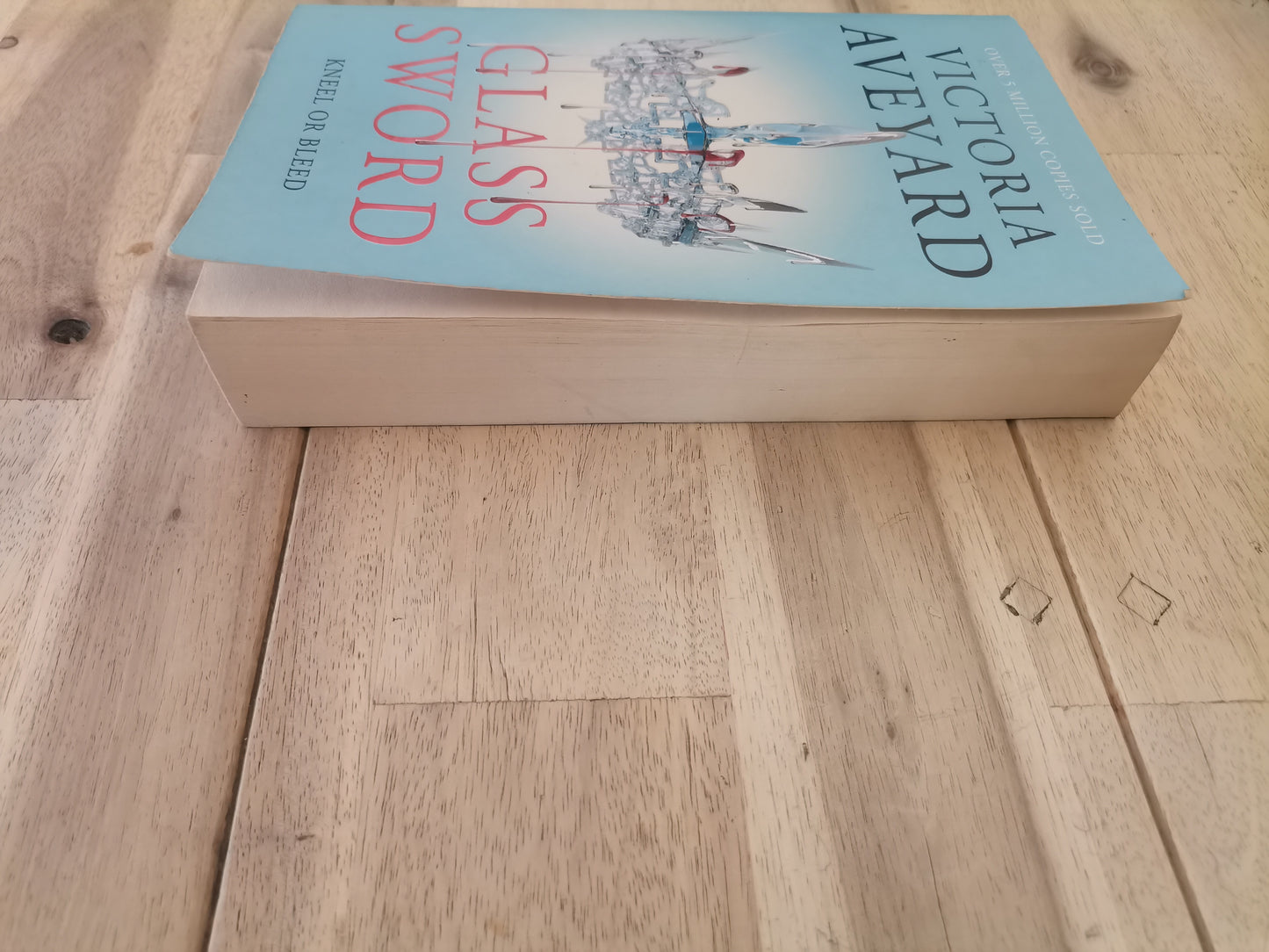Glass Sword by Victoria Aveyard