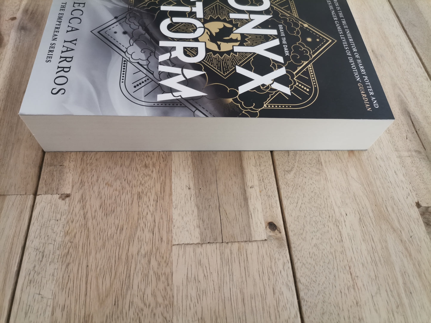 Onyx Storm by Rebecca Yarros - Trade Paperback
