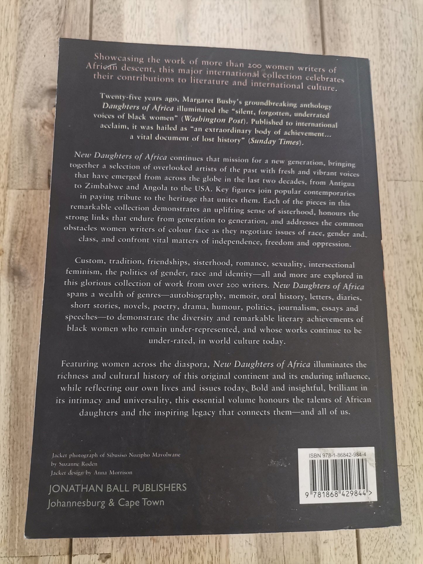 New Daughters Of Africa by Margaret Busby