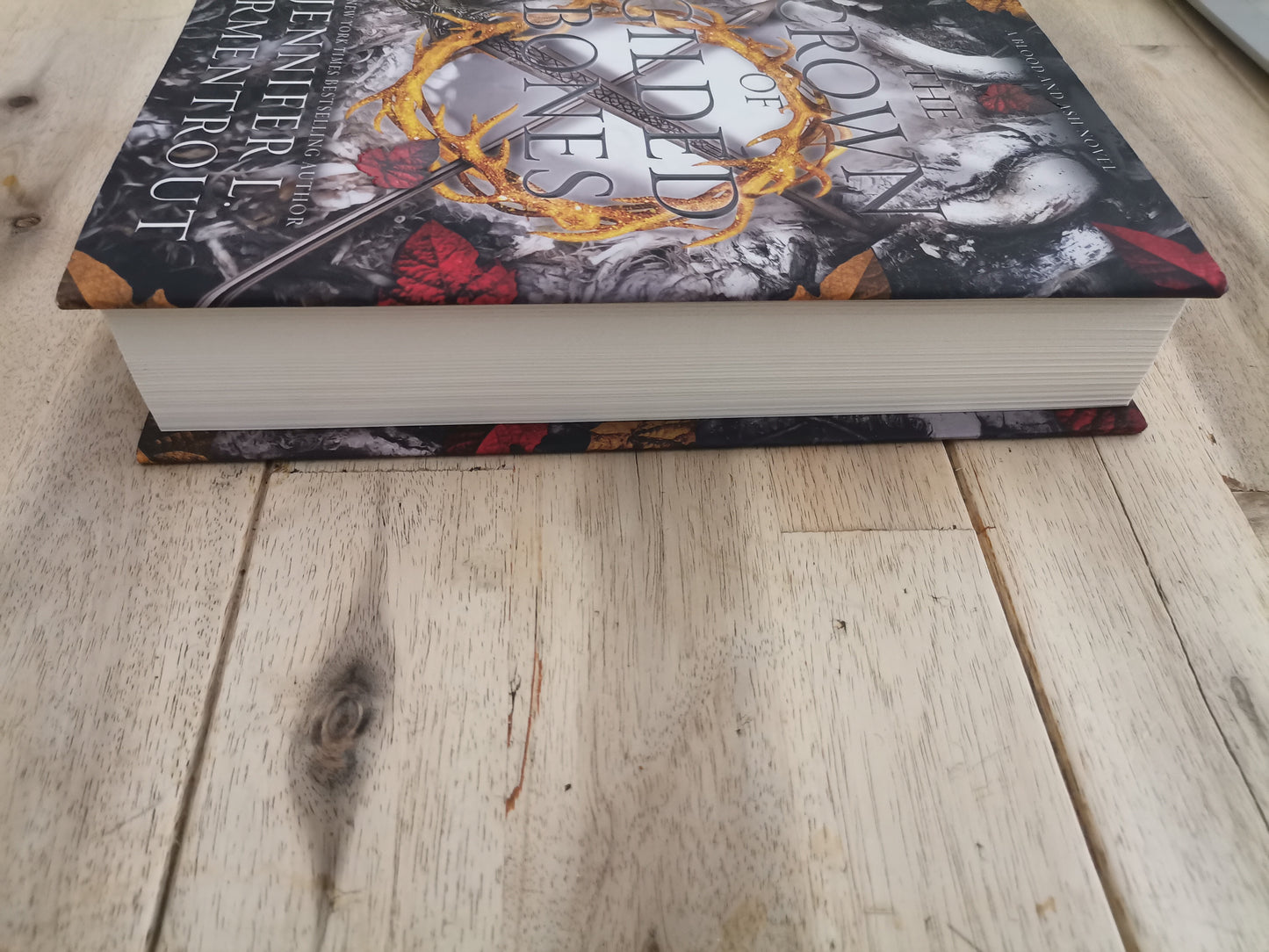 The Crown of Gilded Bones — Jennifer L. Armentrout