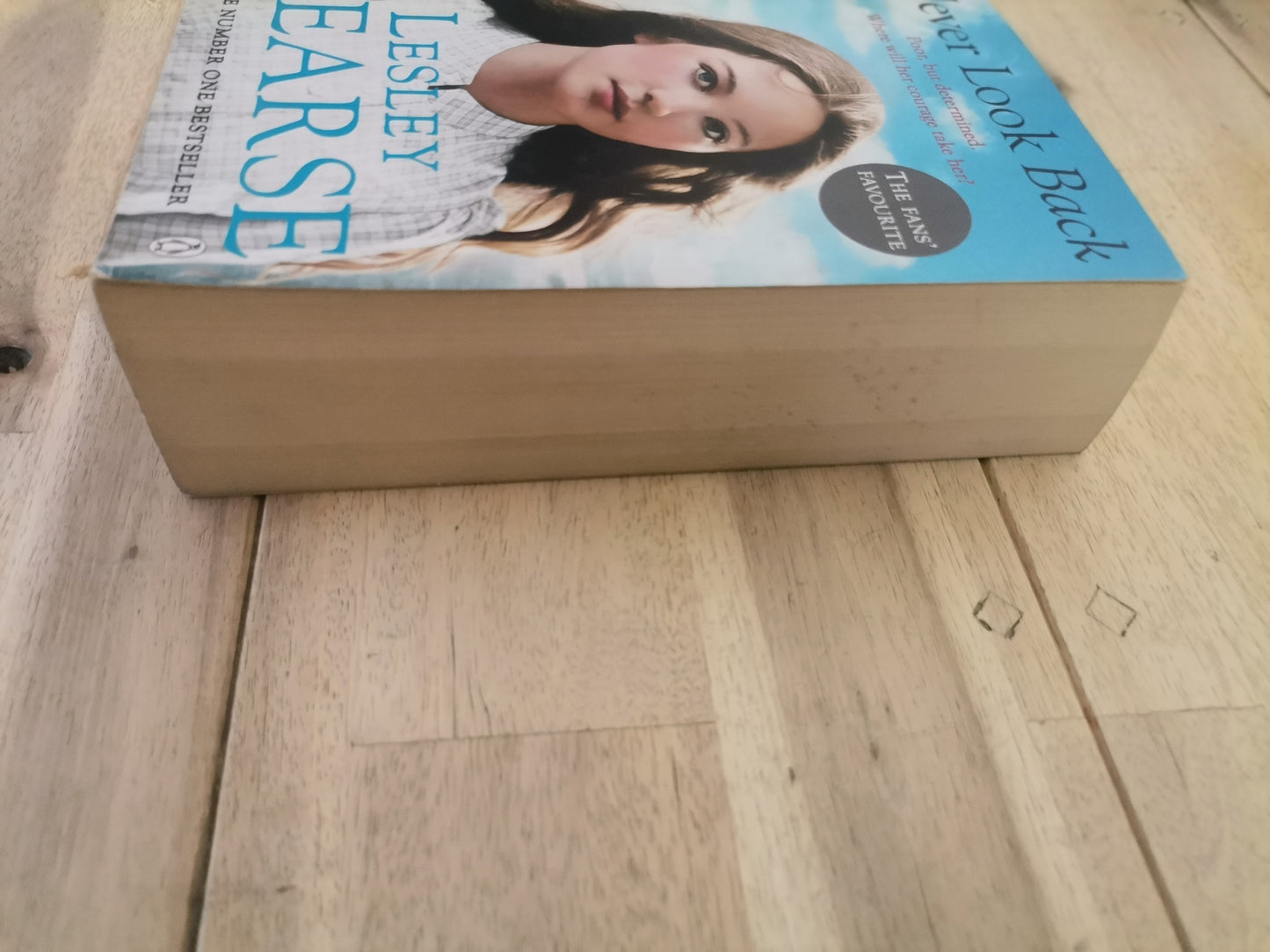 Never Look Back by Lesley Pearse