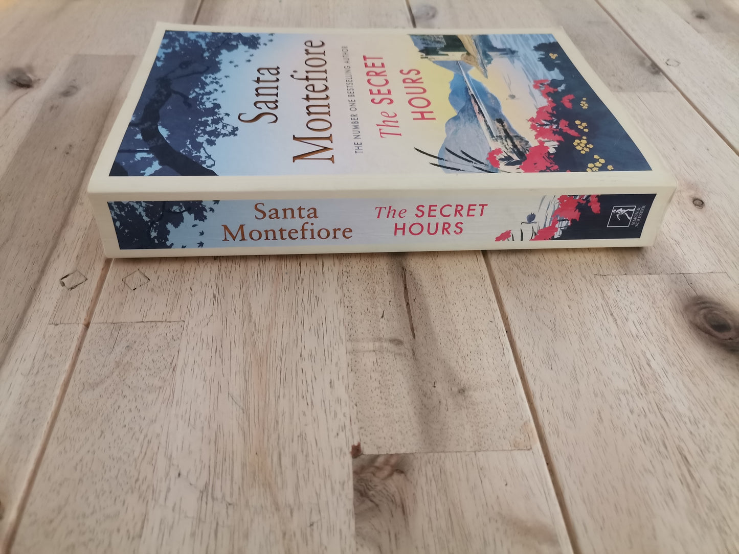 The Secret Hours – Santa Montefiore