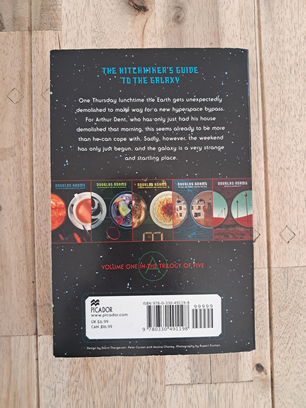 The Hitchhiker’s Guide to the Galaxy: Complete Trilogy in Five-Book Box Set – Douglas Adams