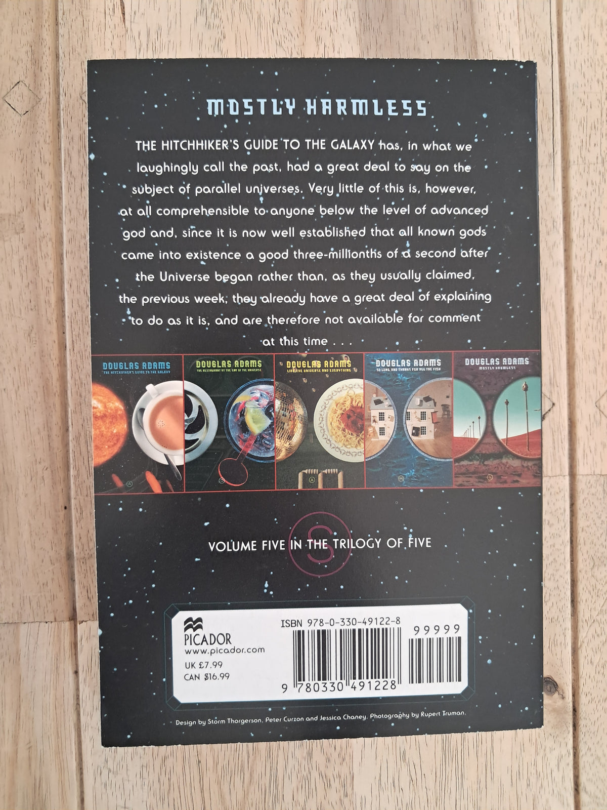 The Hitchhiker’s Guide to the Galaxy: Complete Trilogy in Five-Book Box Set – Douglas Adams