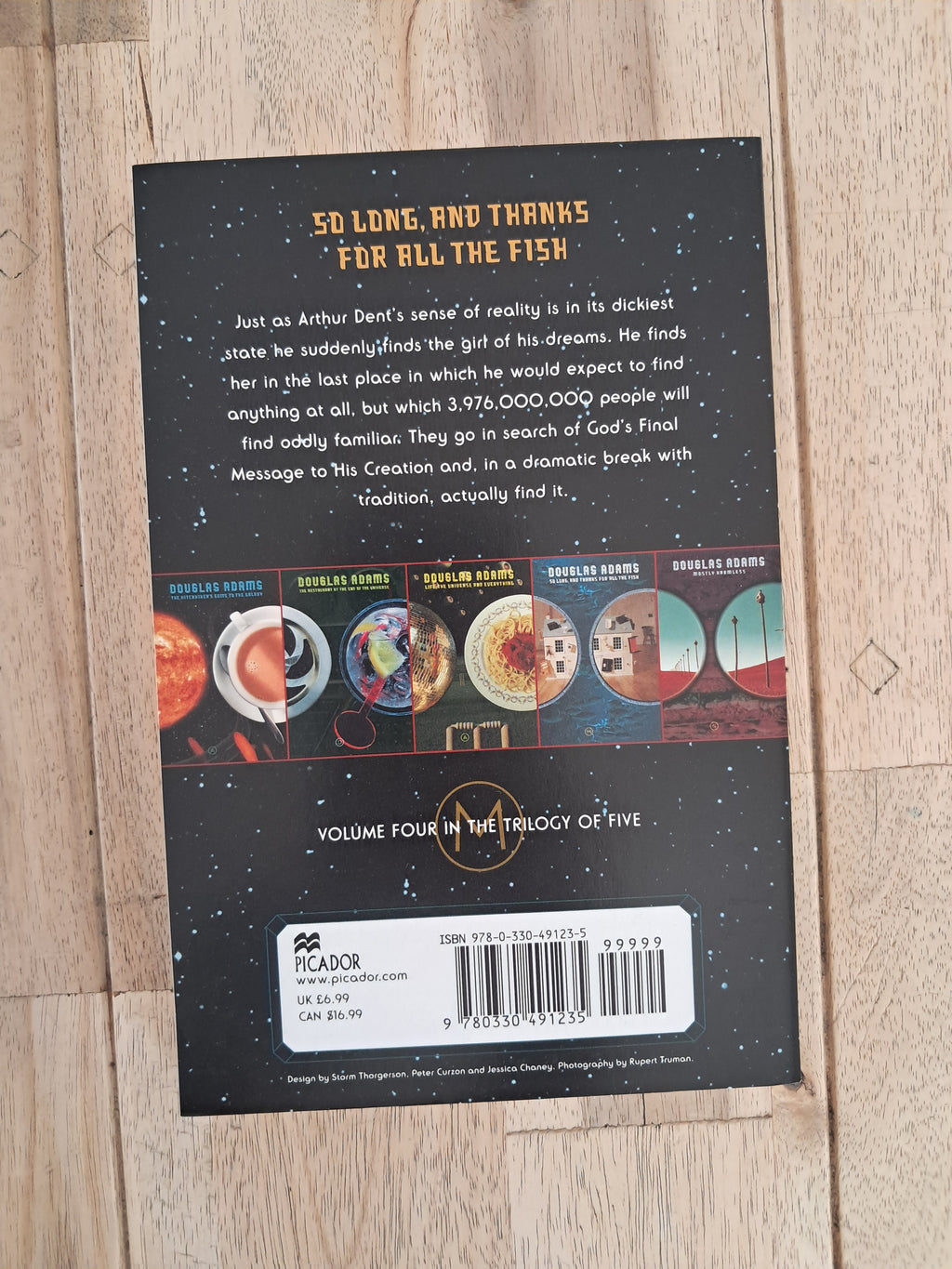 The Hitchhiker’s Guide to the Galaxy: Complete Trilogy in Five-Book Box Set – Douglas Adams