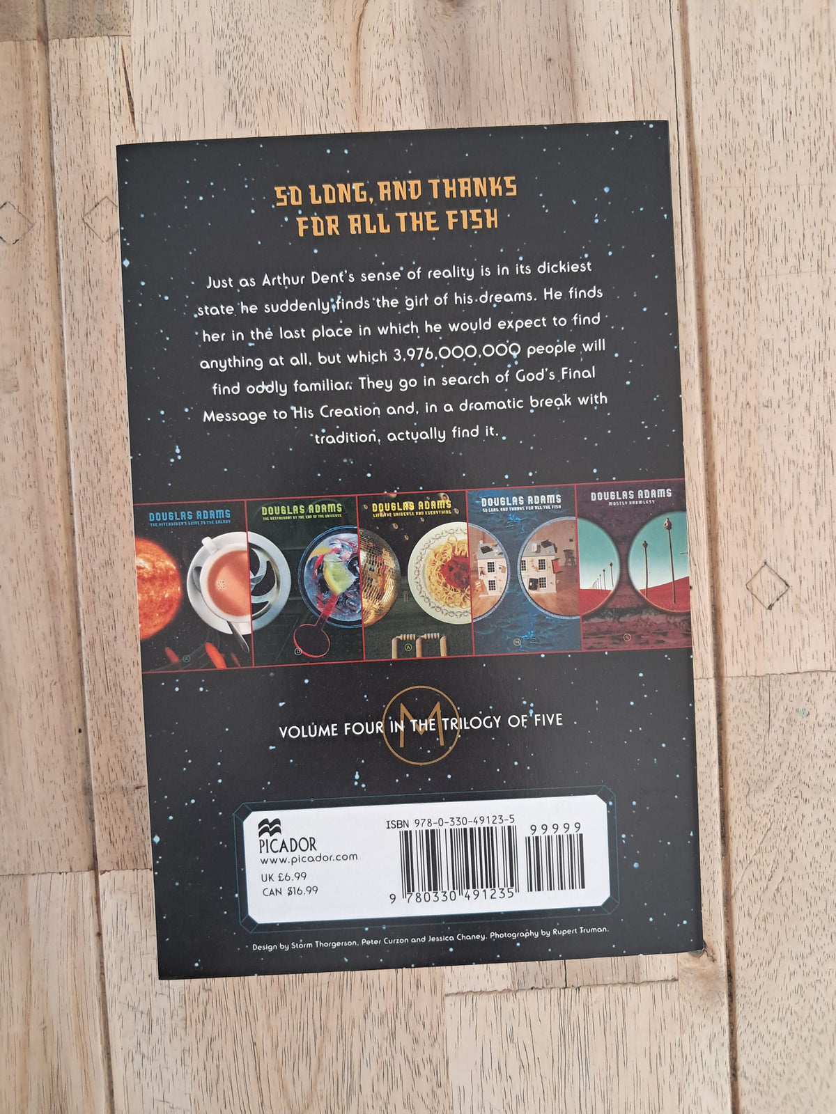The Hitchhiker’s Guide to the Galaxy: Complete Trilogy in Five-Book Box Set – Douglas Adams