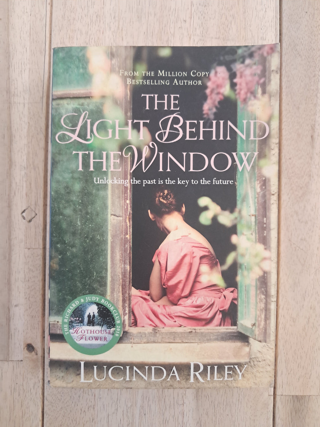 The Light Behind the Window – Lucinda Riley