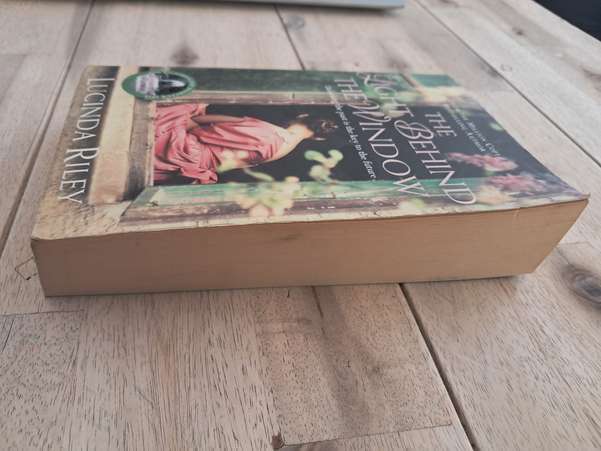 The Light Behind the Window – Lucinda Riley