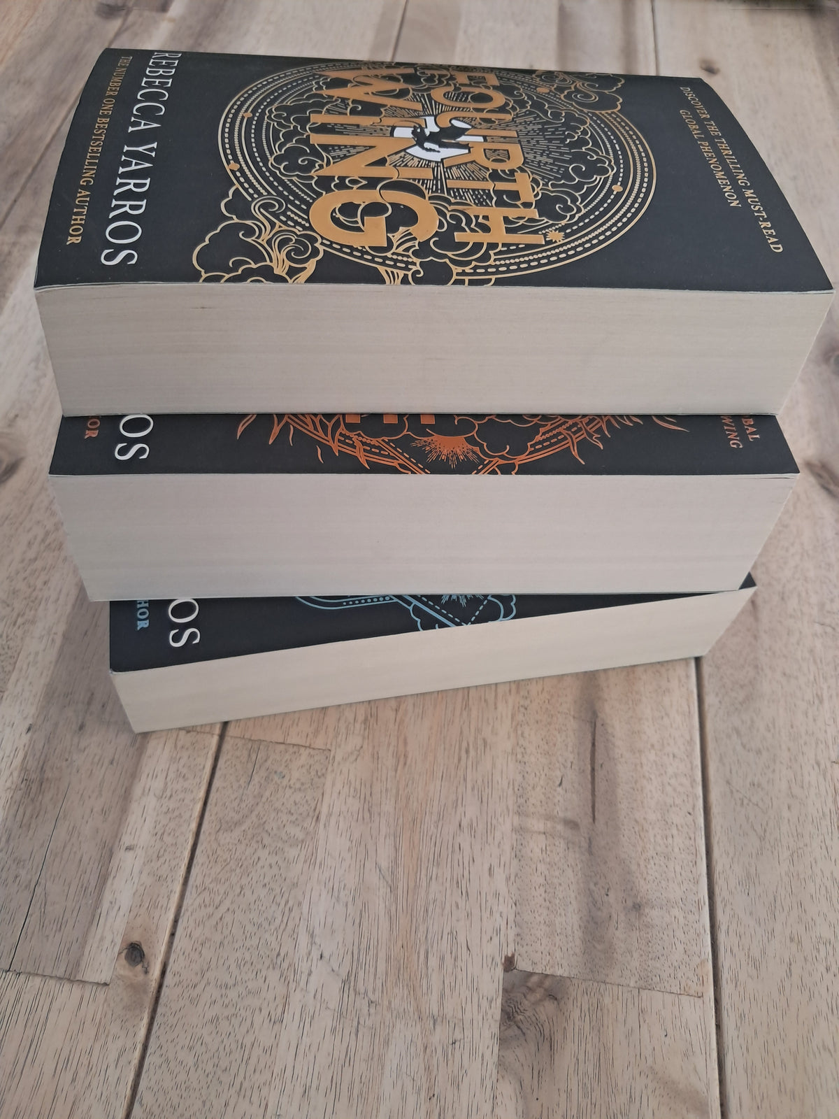 Empyrean Books 1–3 (Fourth Wing, Iron Flame & Onyx Storm) – Rebecca Yarros