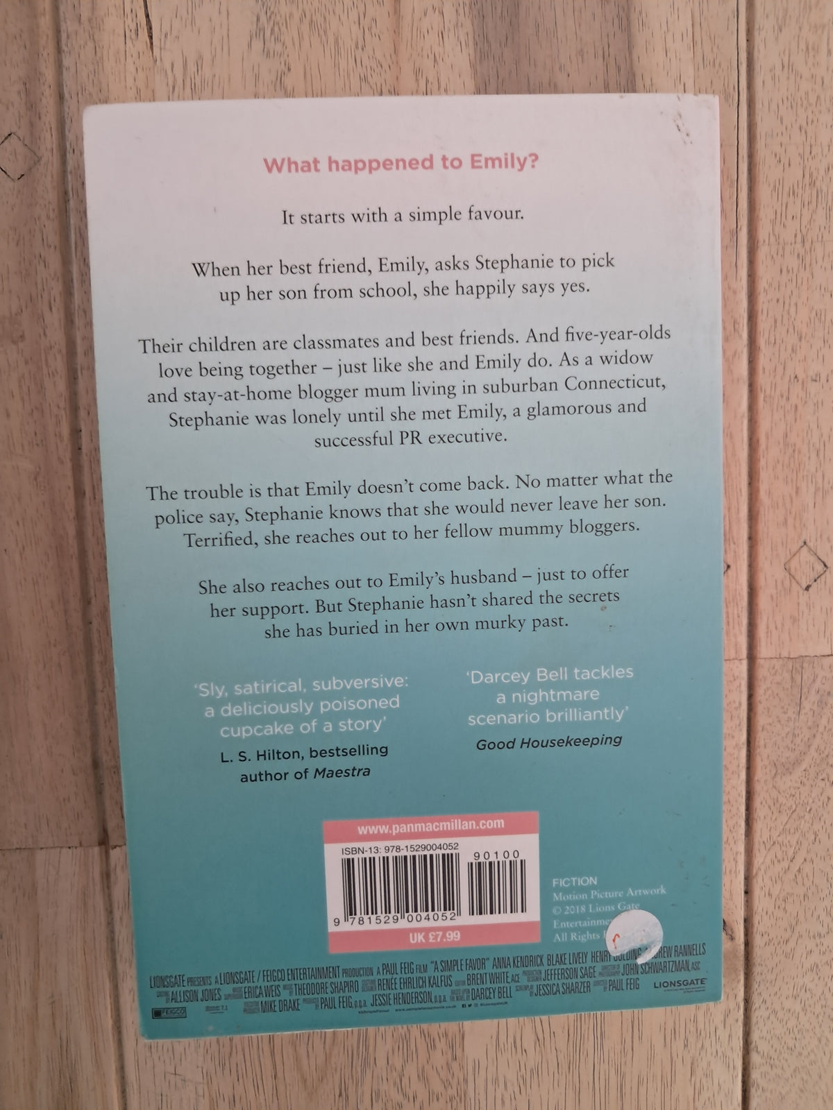 A Simple Favour – Darcey Bell