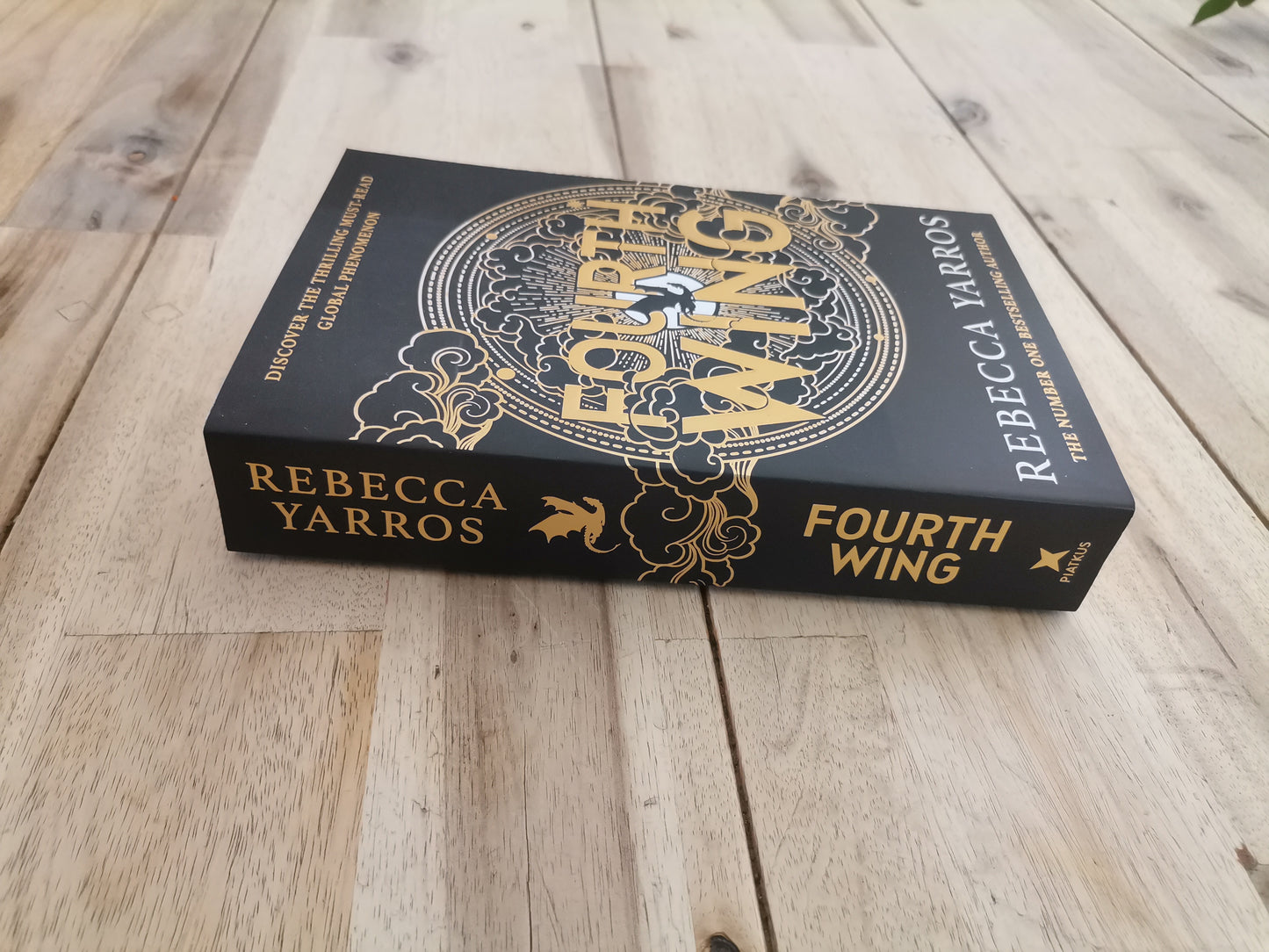 Fourth Wing – Rebecca Yarros