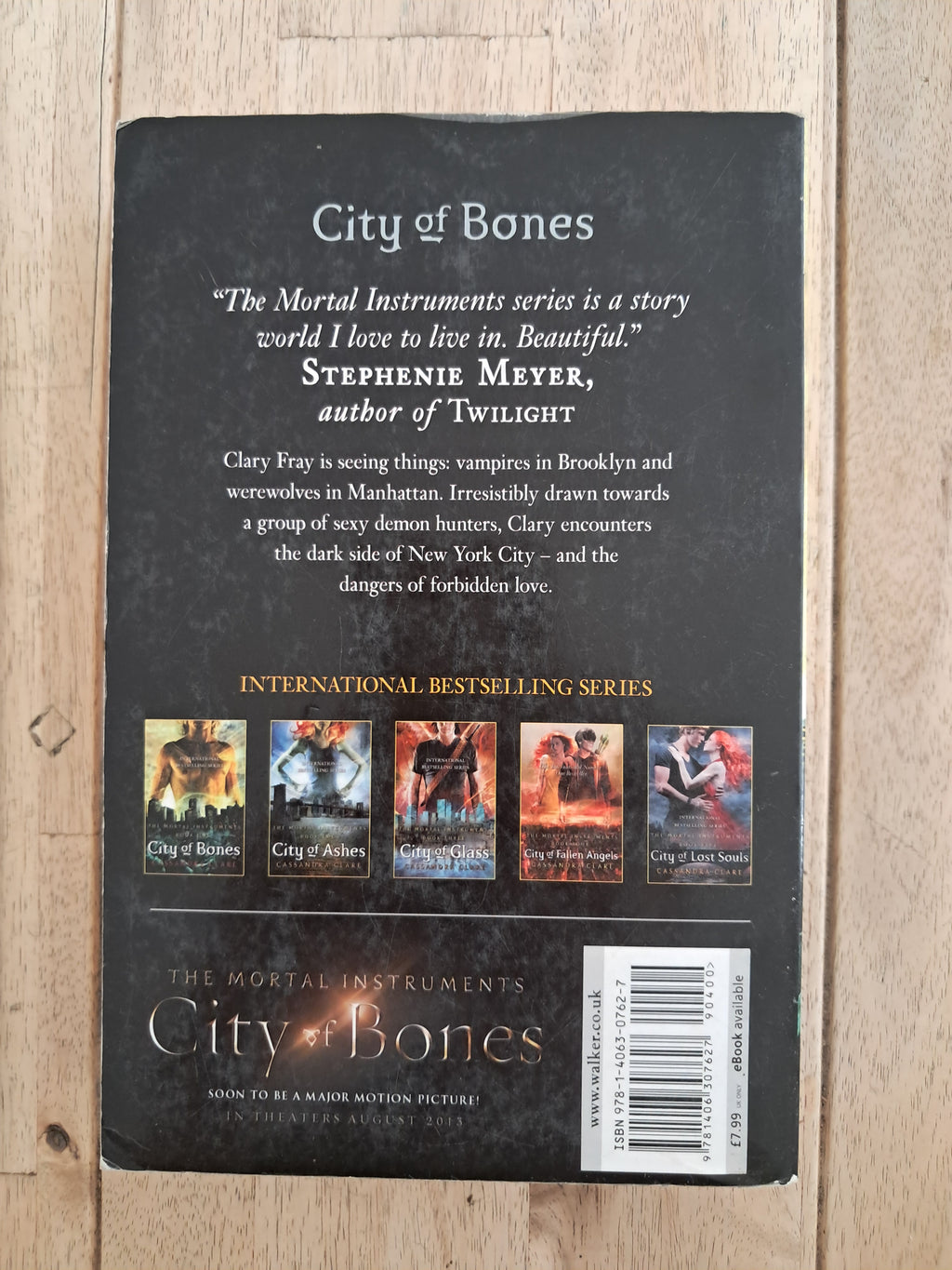 City of Bones (The Mortal Instruments #1) – Cassandra Clare