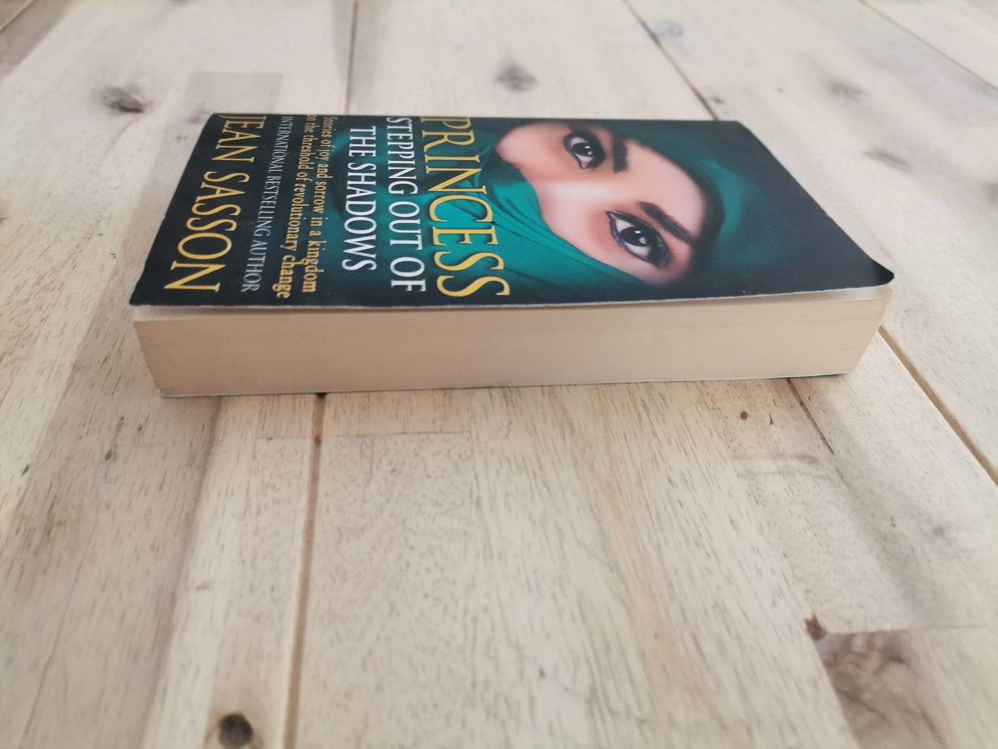 Princess: Stepping Out of the Shadows – Jean Sasson