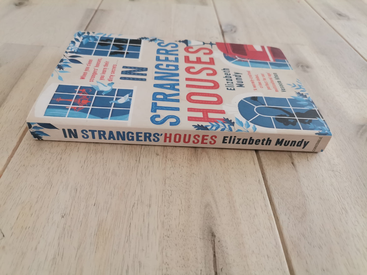 In Strangers' Houses – Elizabeth Mundy