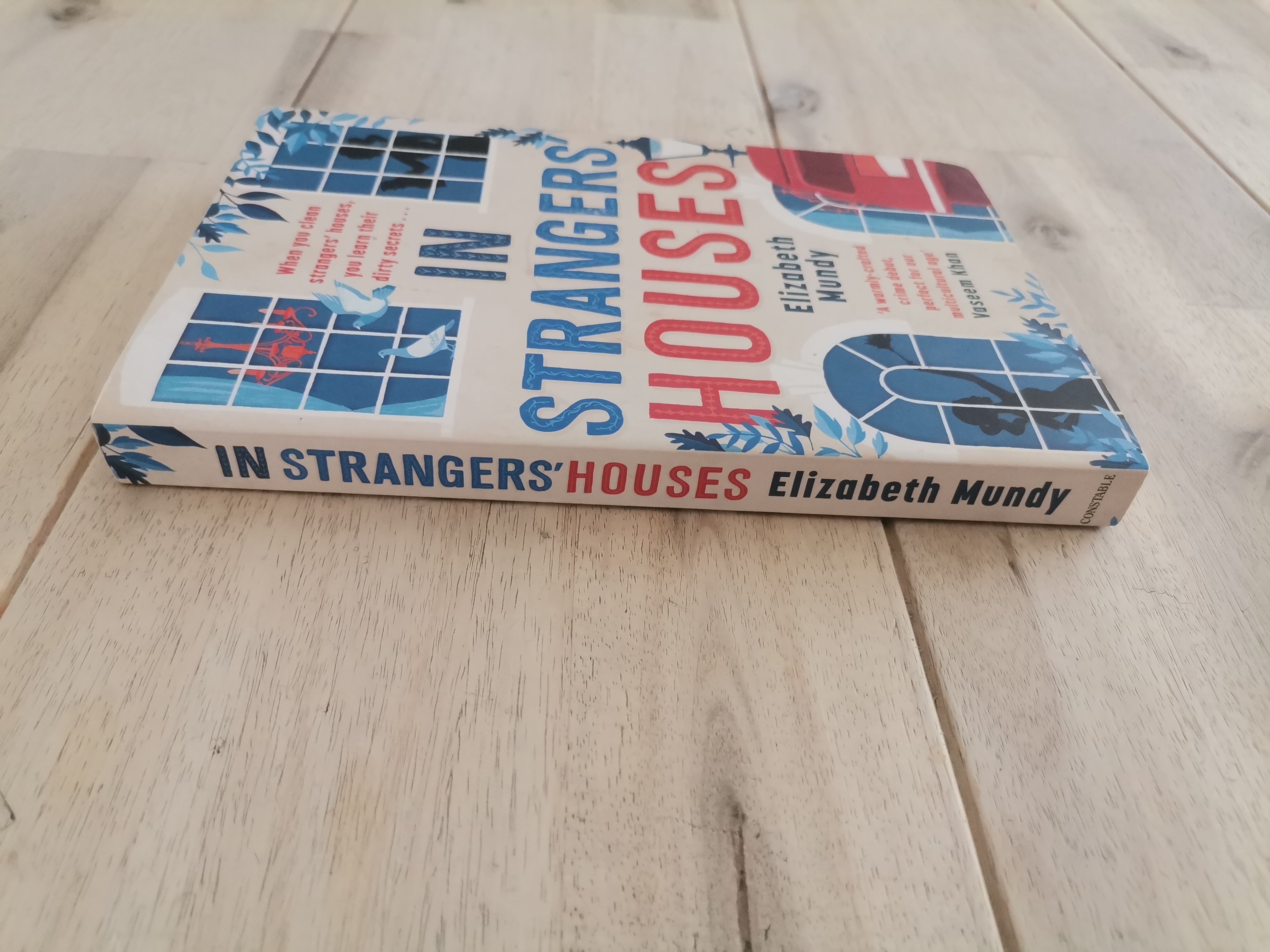 In Strangers' Houses – Elizabeth Mundy