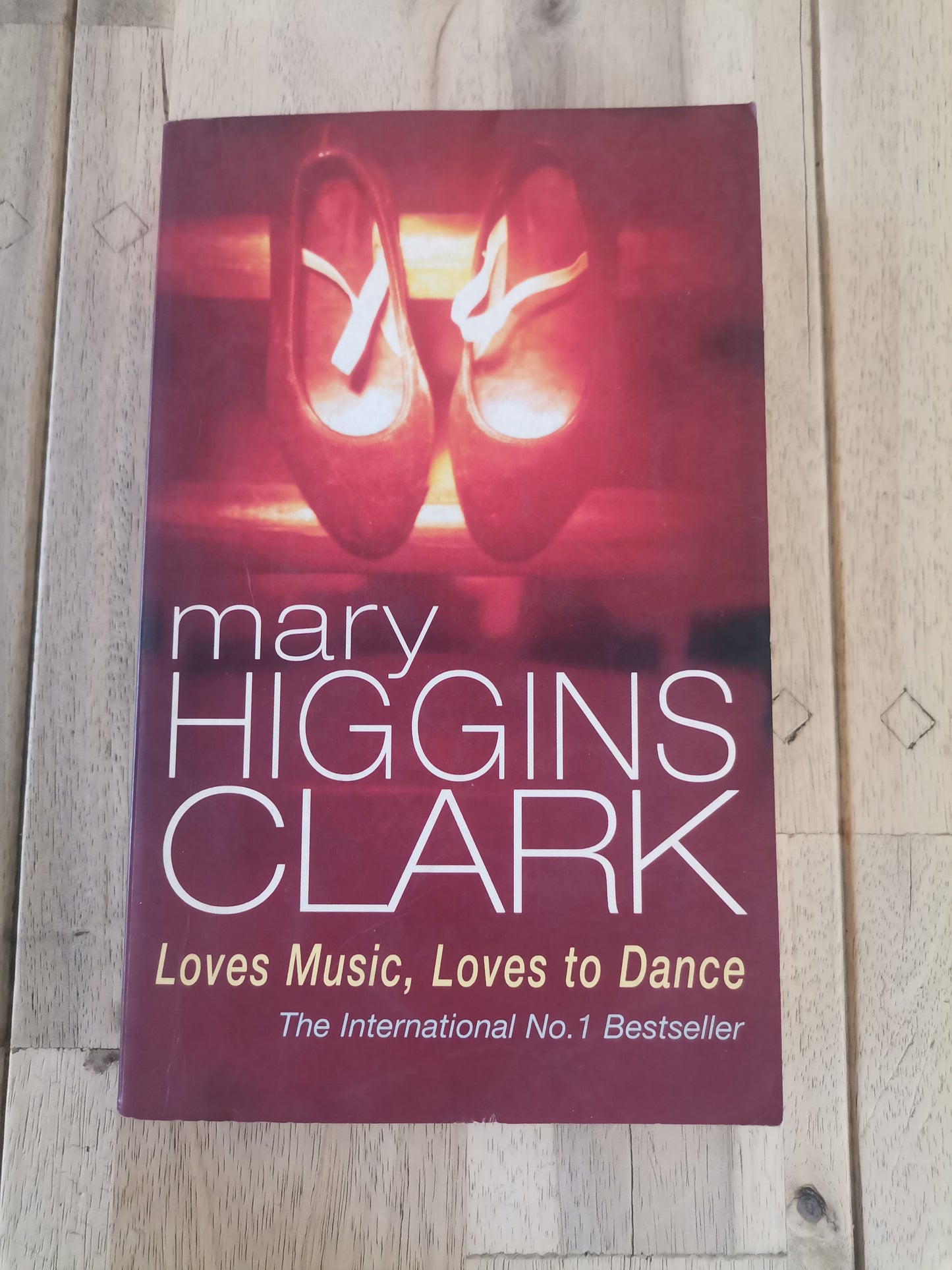 Loves Music, Loves to Dance by Mary Higgins Clark
