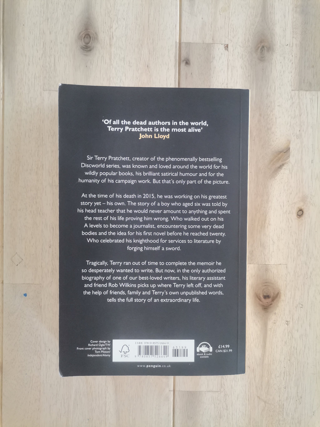 Terry Pratchett: A Life With Footnotes – Rob Wilkins
