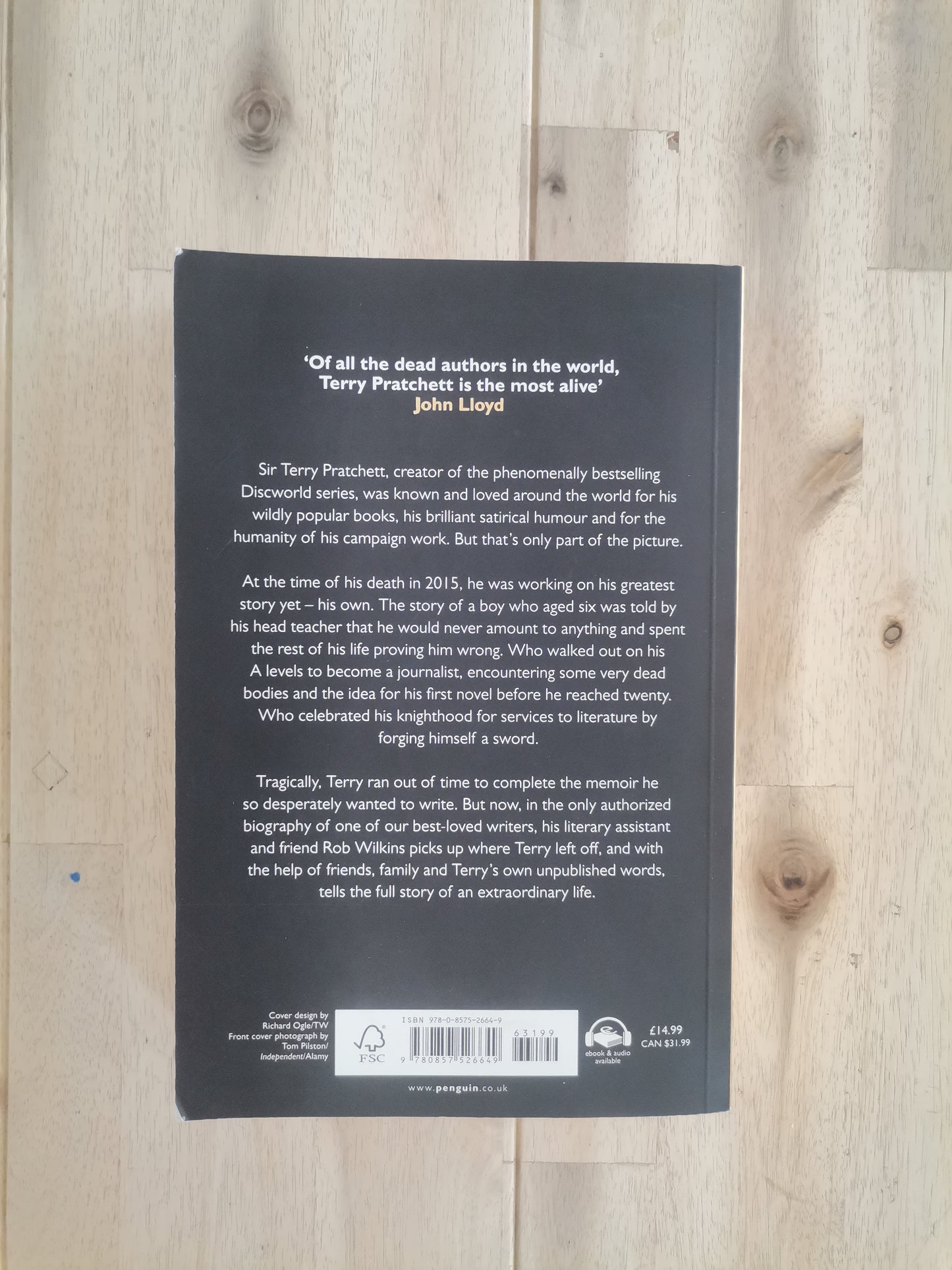 Terry Pratchett: A Life With Footnotes – Rob Wilkins