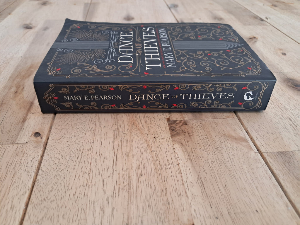 Dance of Thieves (Dance of Thieves #1) – Mary E. Pearson