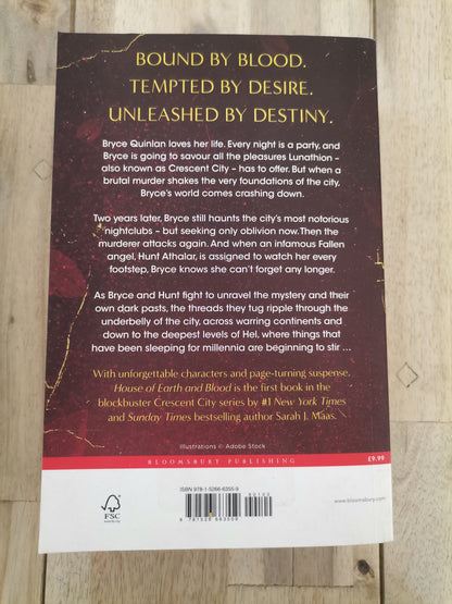 House of Earth and Blood by Sarah J. Maas - Paperback