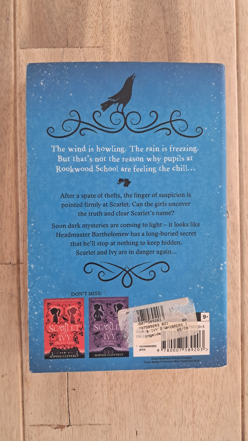 Scarlet and Ivy: The Whispers in the Walls – Sophie Cleverly