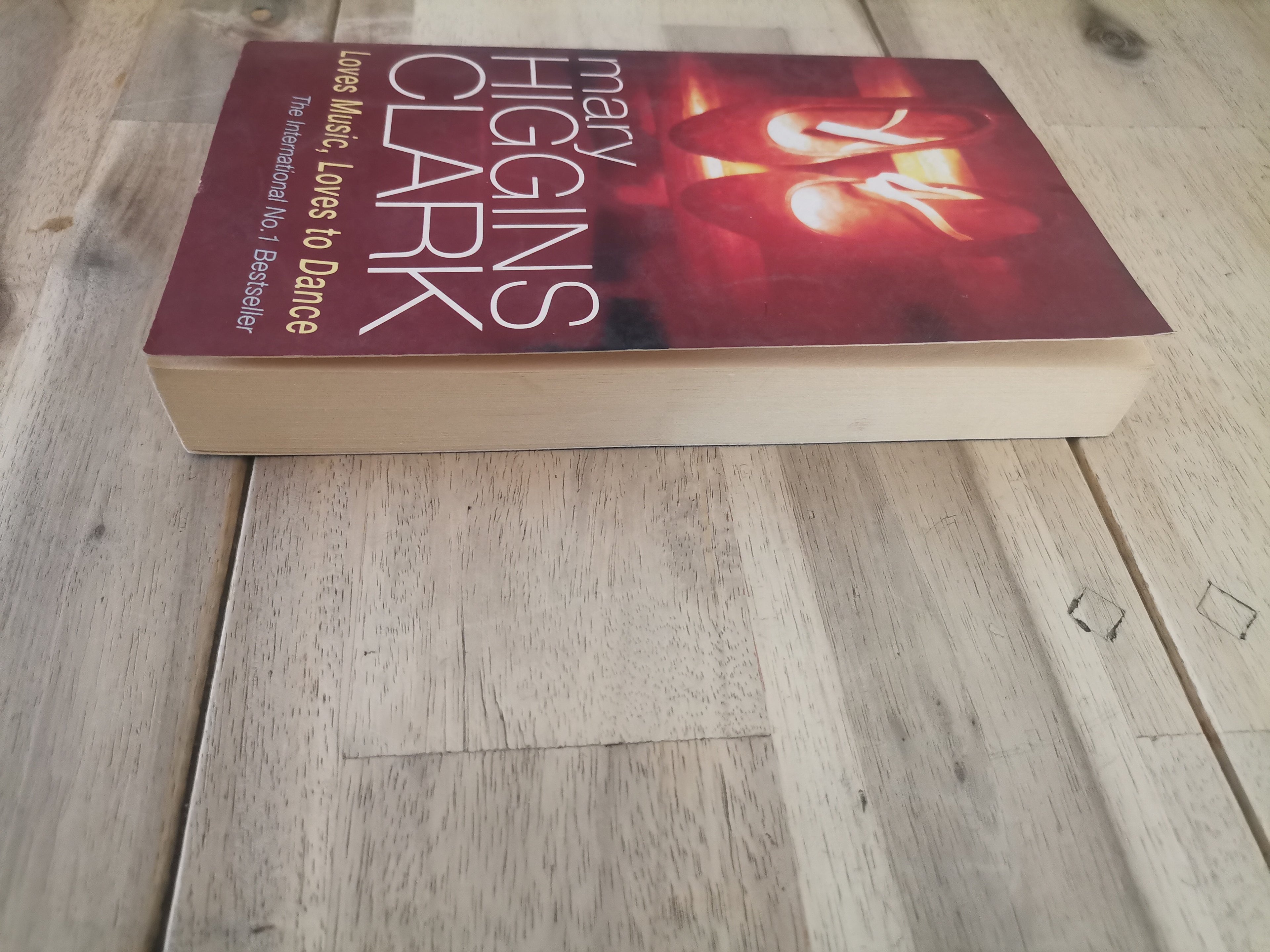 Loves Music, Loves to Dance by Mary Higgins Clark