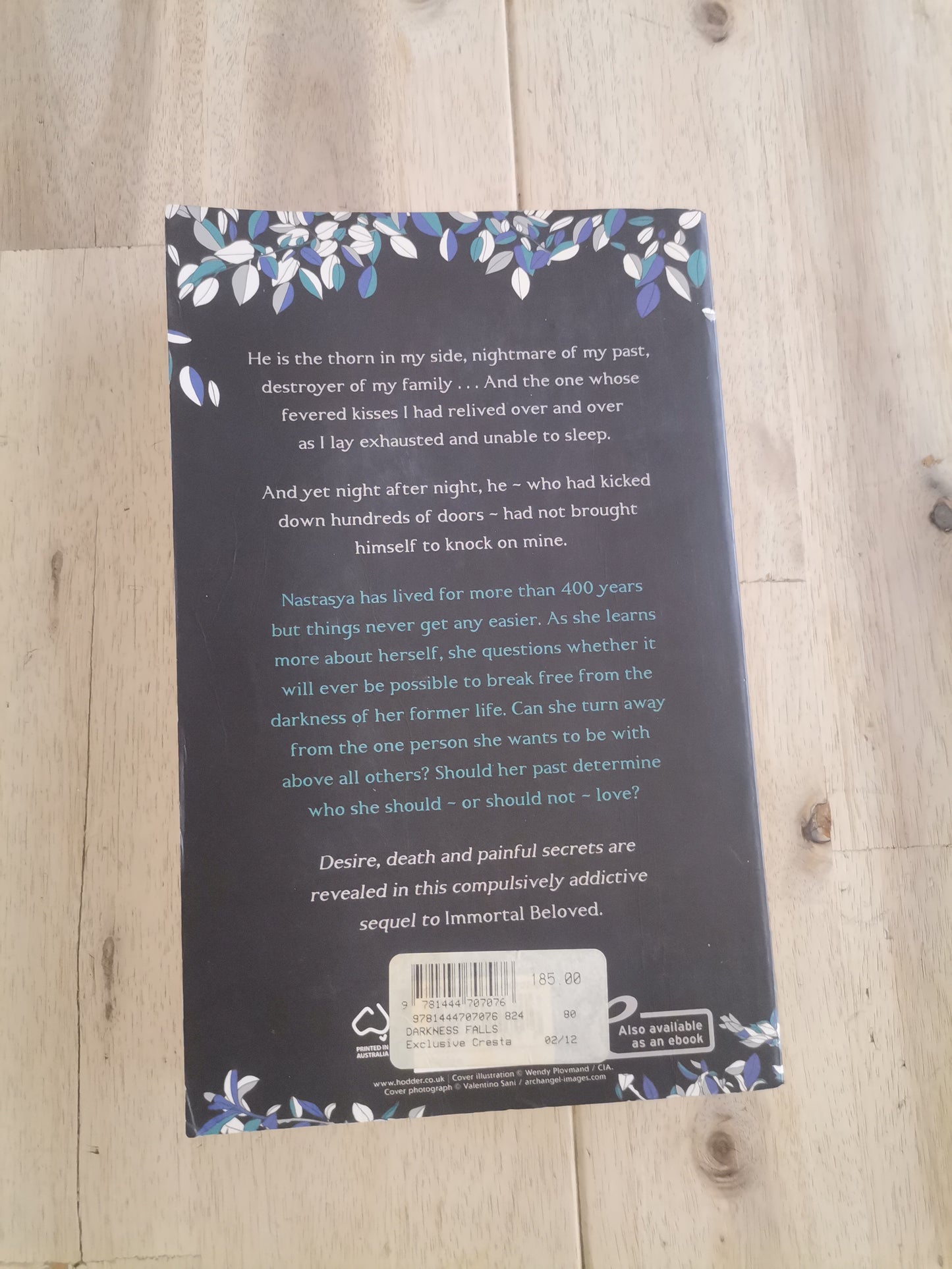 Darkness Falls by Cate Tiernan