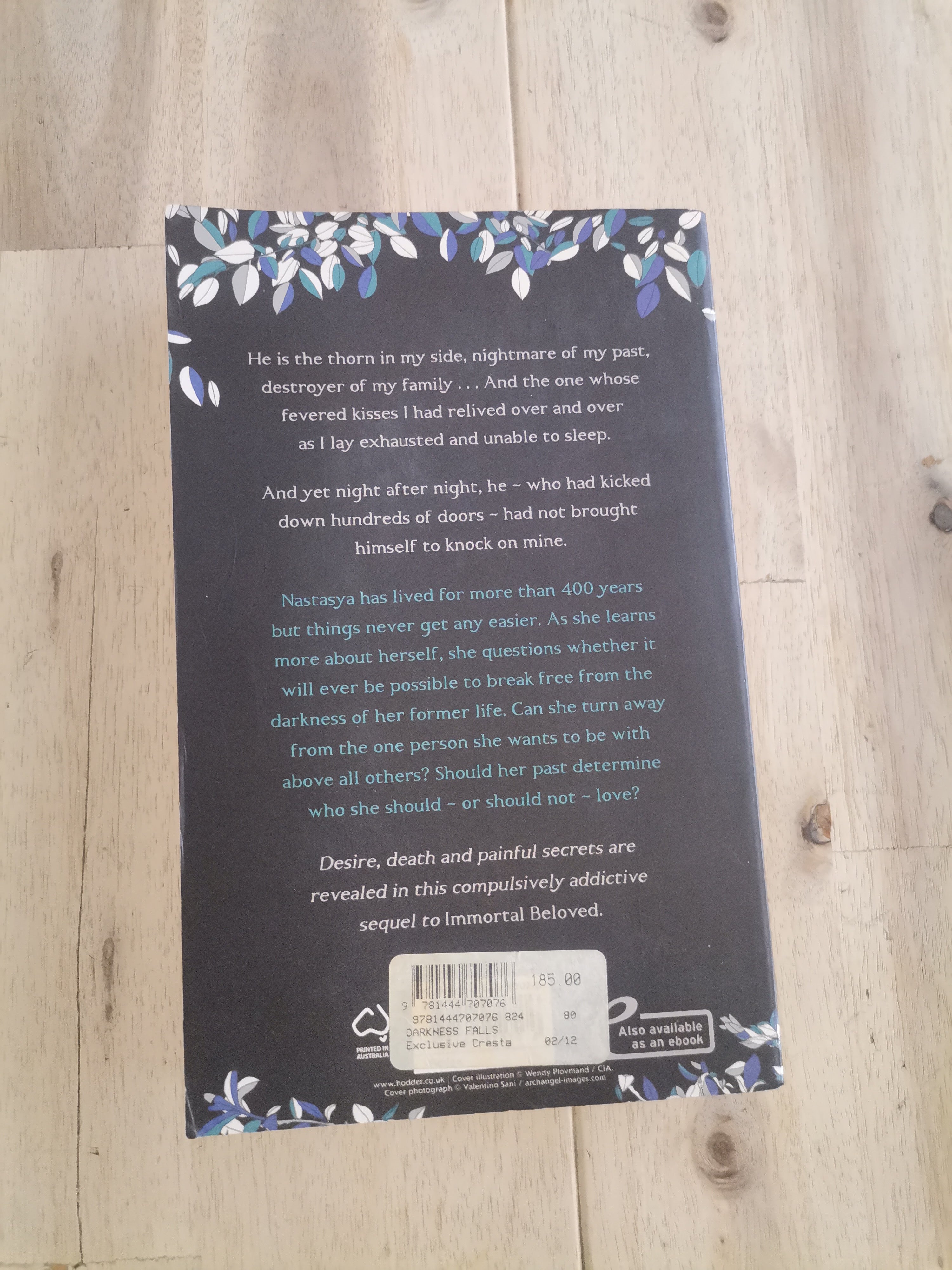 Darkness Falls by Cate Tiernan