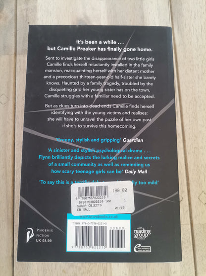Sharp Objects by Gillian Flynn