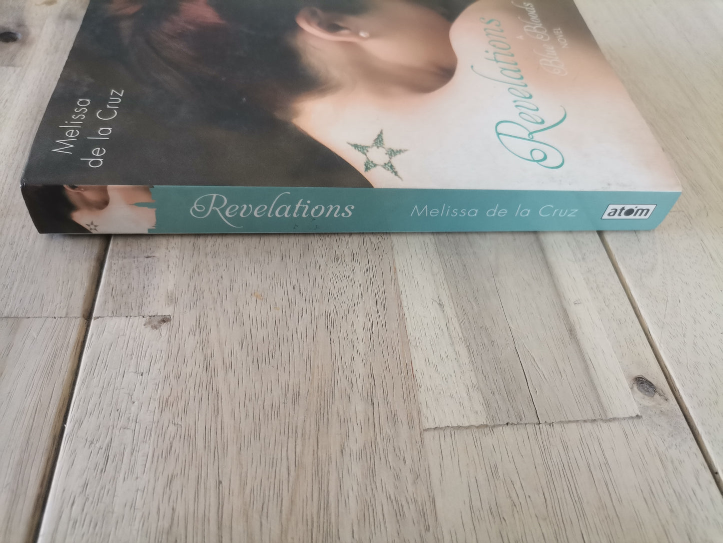 Revelations by Melissa de la Cruz