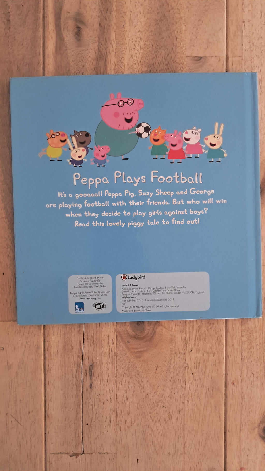 Peppa Plays Football – Ladybird / Mark Baker & Neville Astley