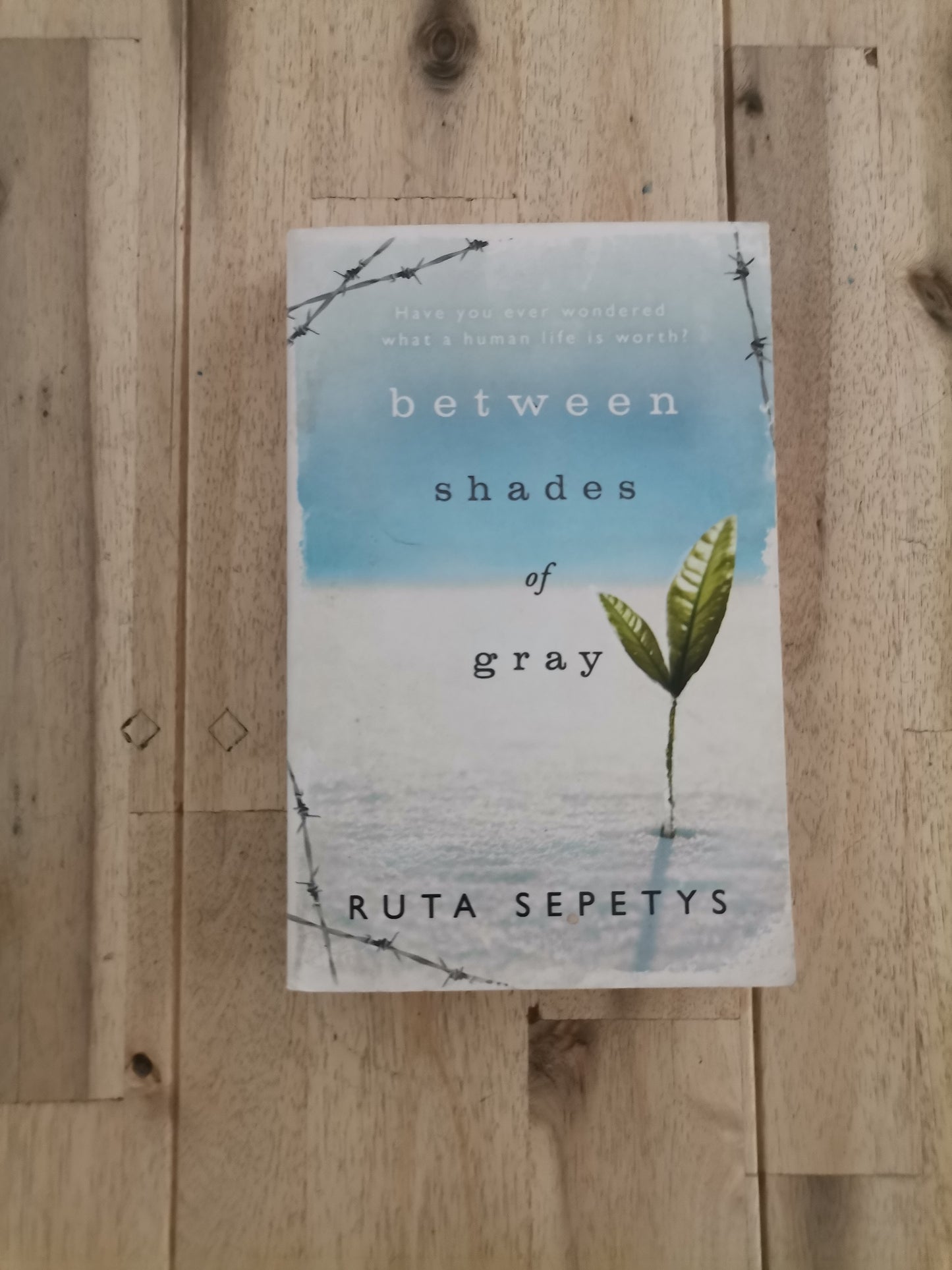 Between Shades of Gray – Ruta Sepetys