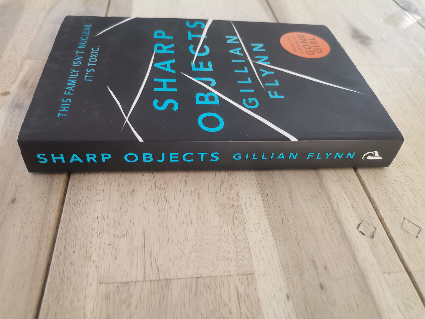 Sharp Objects by Gillian Flynn
