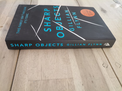 Sharp Objects by Gillian Flynn