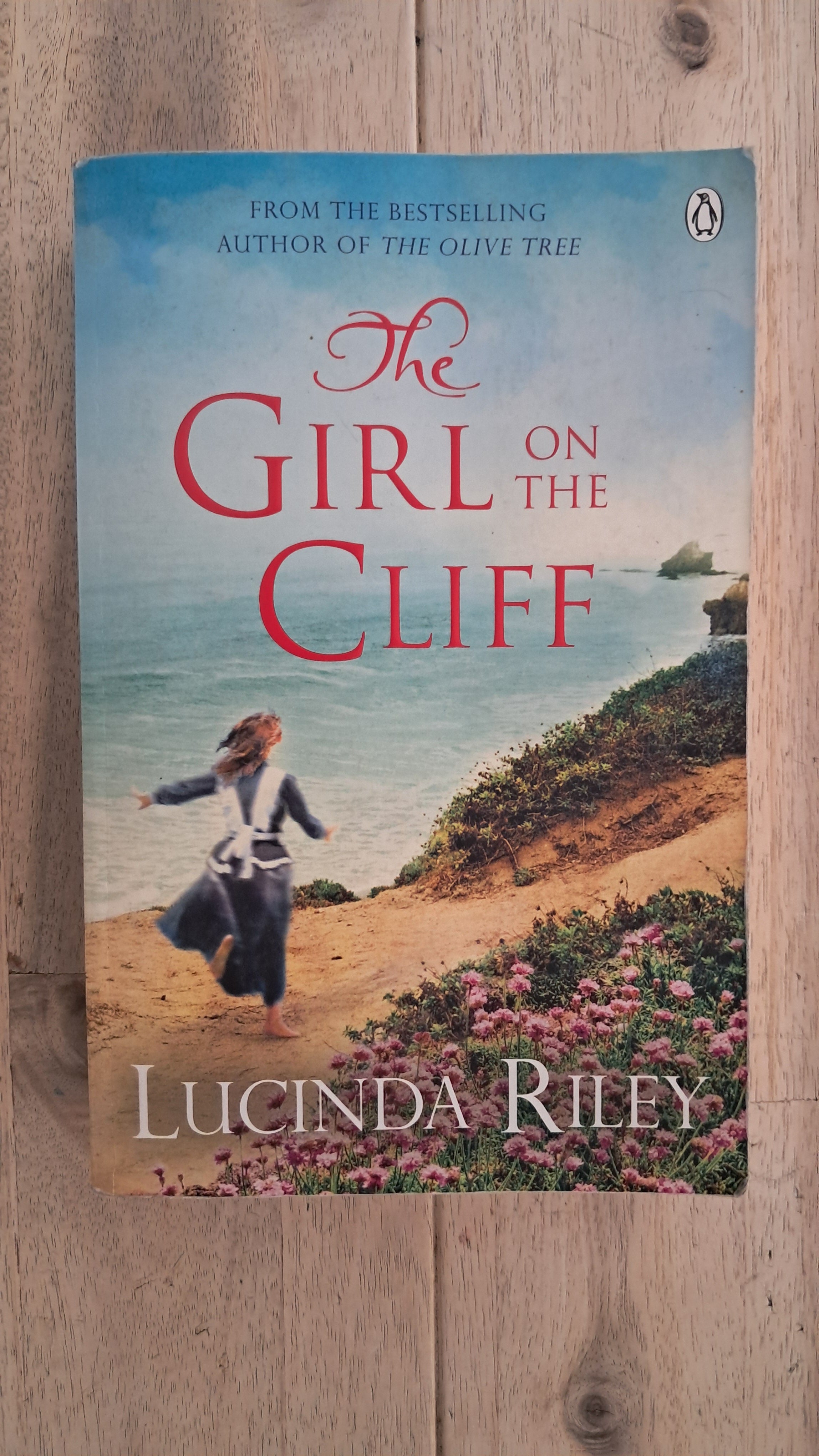The Girl on the Cliff – Lucinda Riley