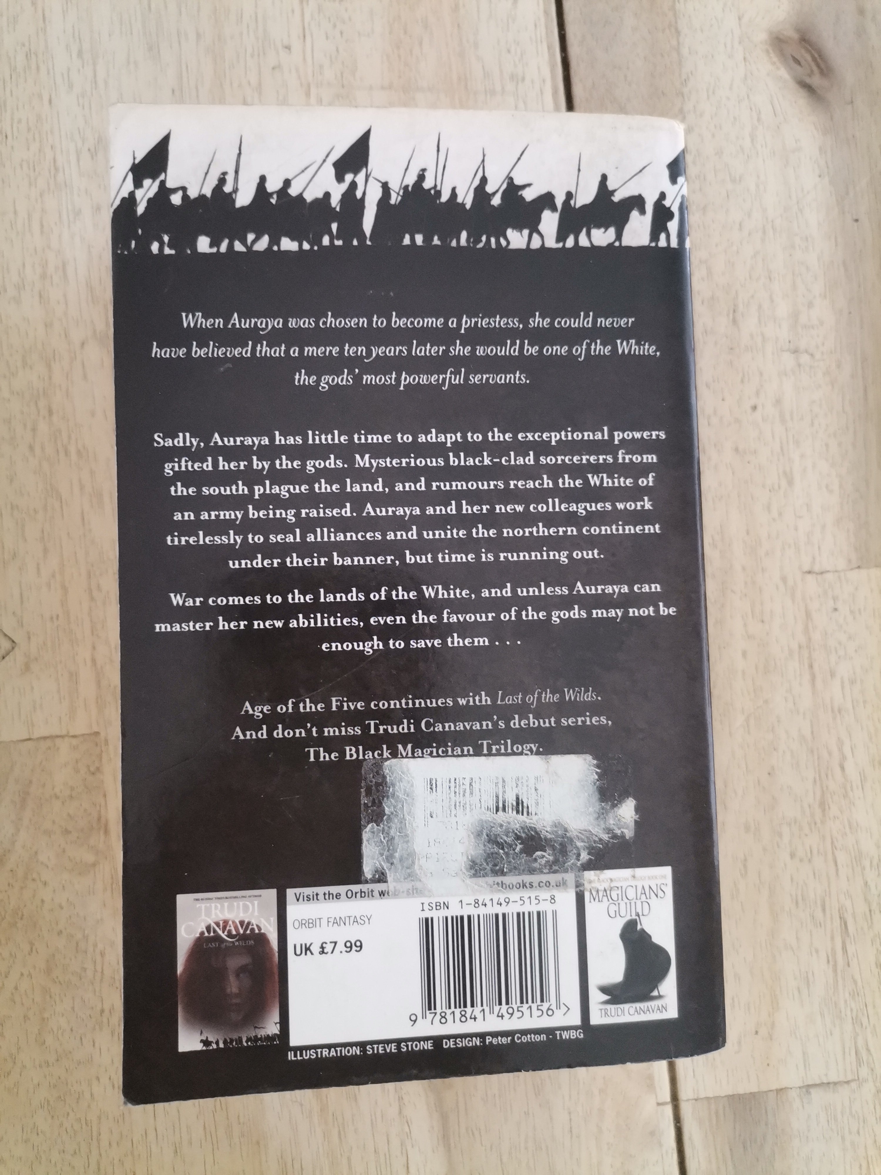 Priestess of the White – Trudi Canavan