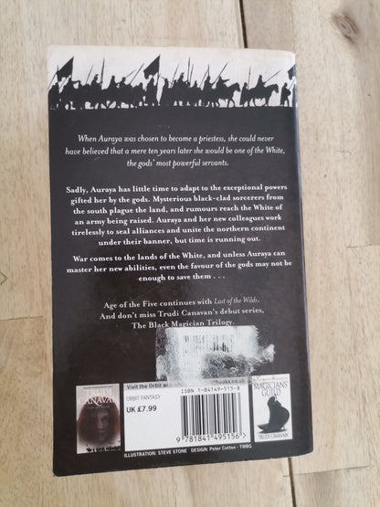 Priestess of the White – Trudi Canavan