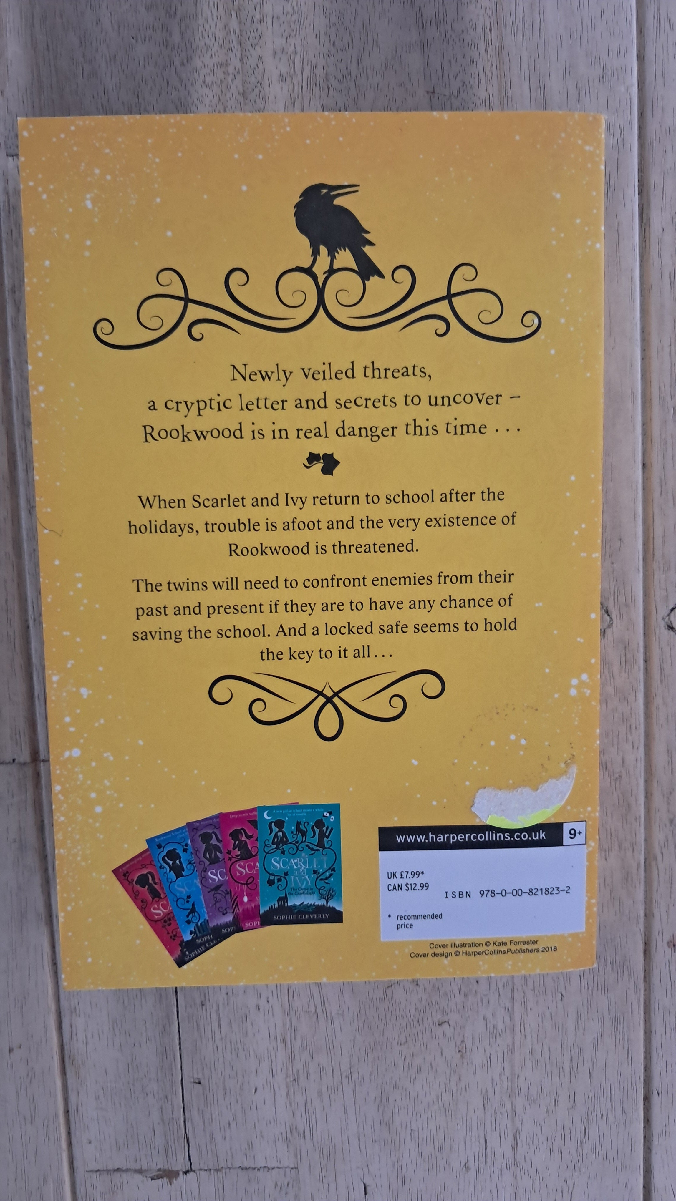 Scarlet and Ivy: The Last Secret – Sophie Cleverly