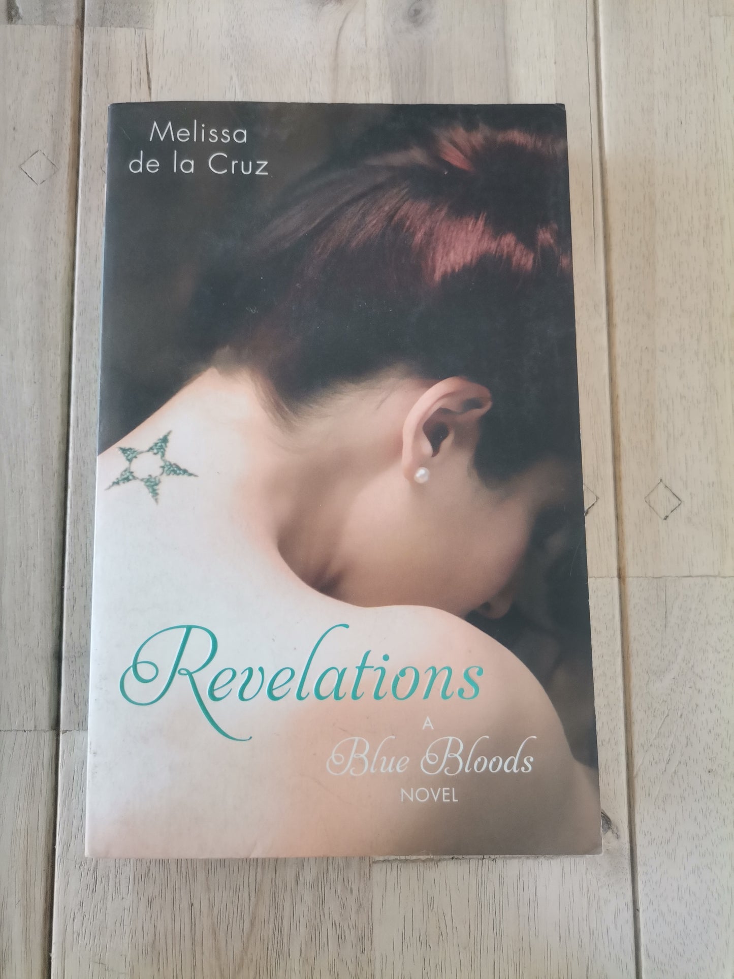 Revelations by Melissa de la Cruz