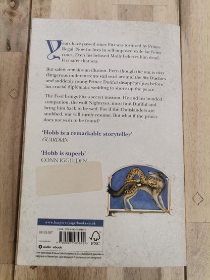 Fool's Errand by Robin Hobb (Book 1 The Tawny Man Trilogy)