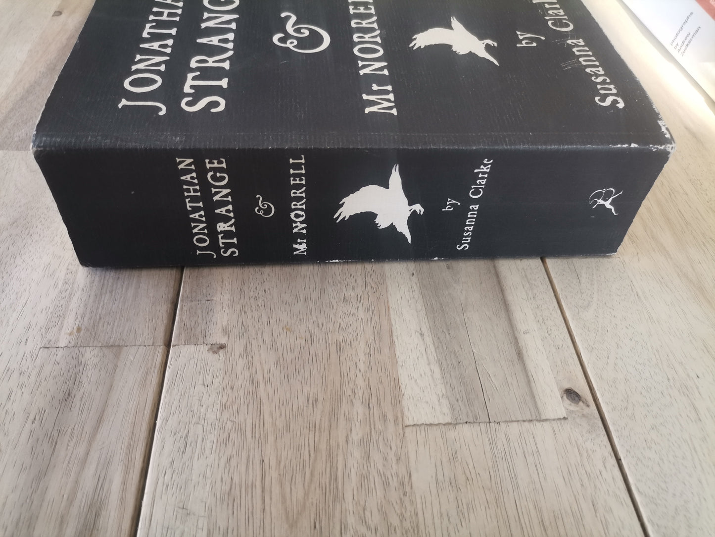 Jonathan Strange & Mr. Norrell by Susanna Clarke