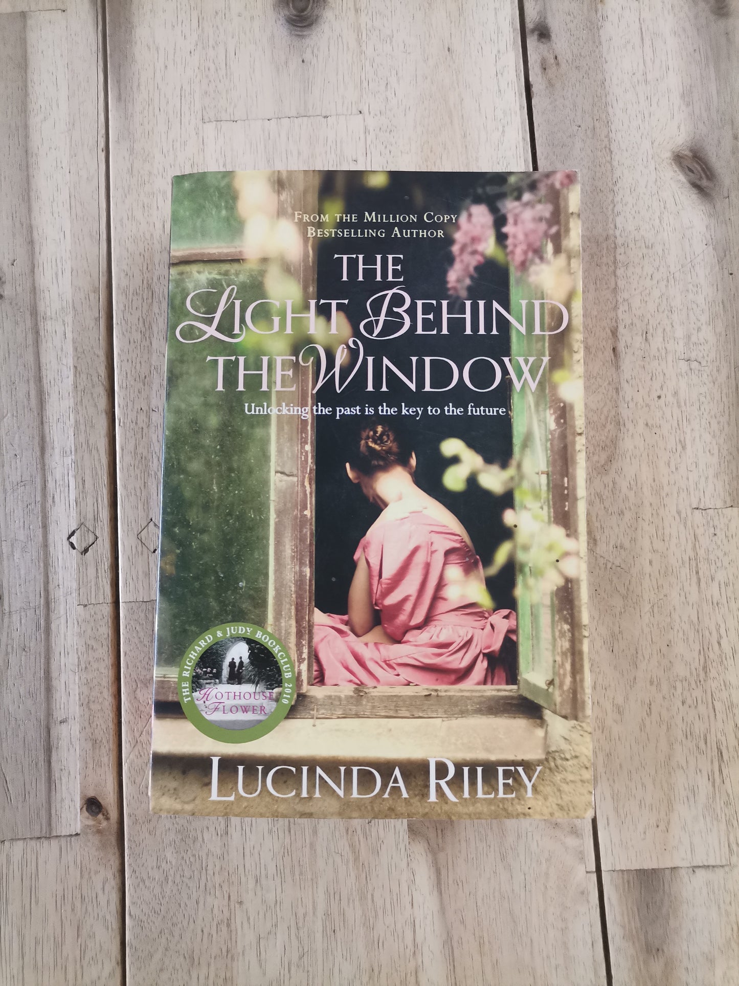 The Light Behind the Window – Lucinda Riley