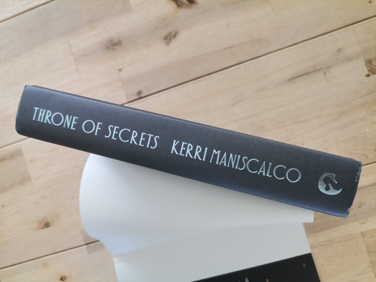 Throne of Secrets Kerri Maniscalco