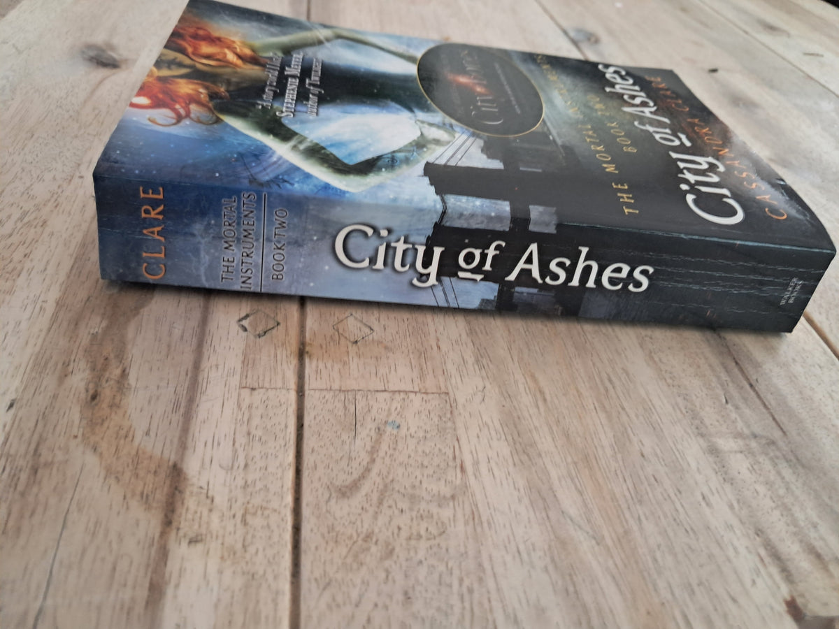 City of Ashes (The Mortal Instruments #2) – Cassandra Clare