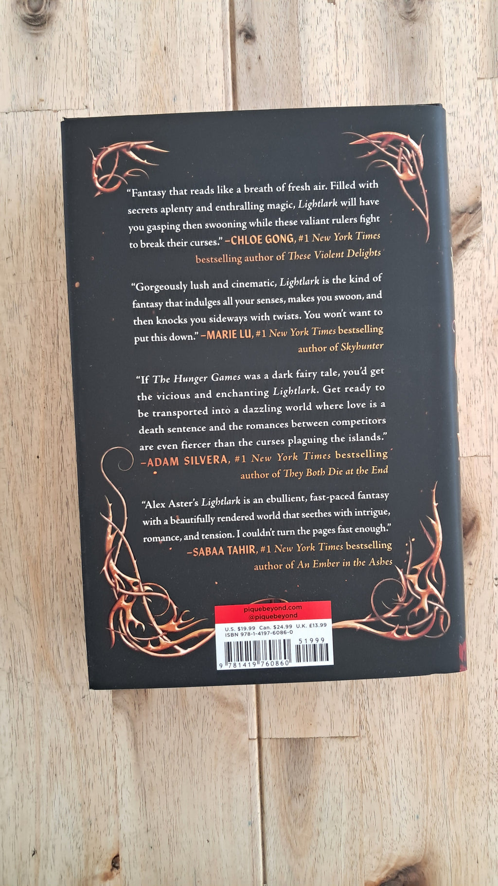 Lightlark (Book 1) – Alex Aster