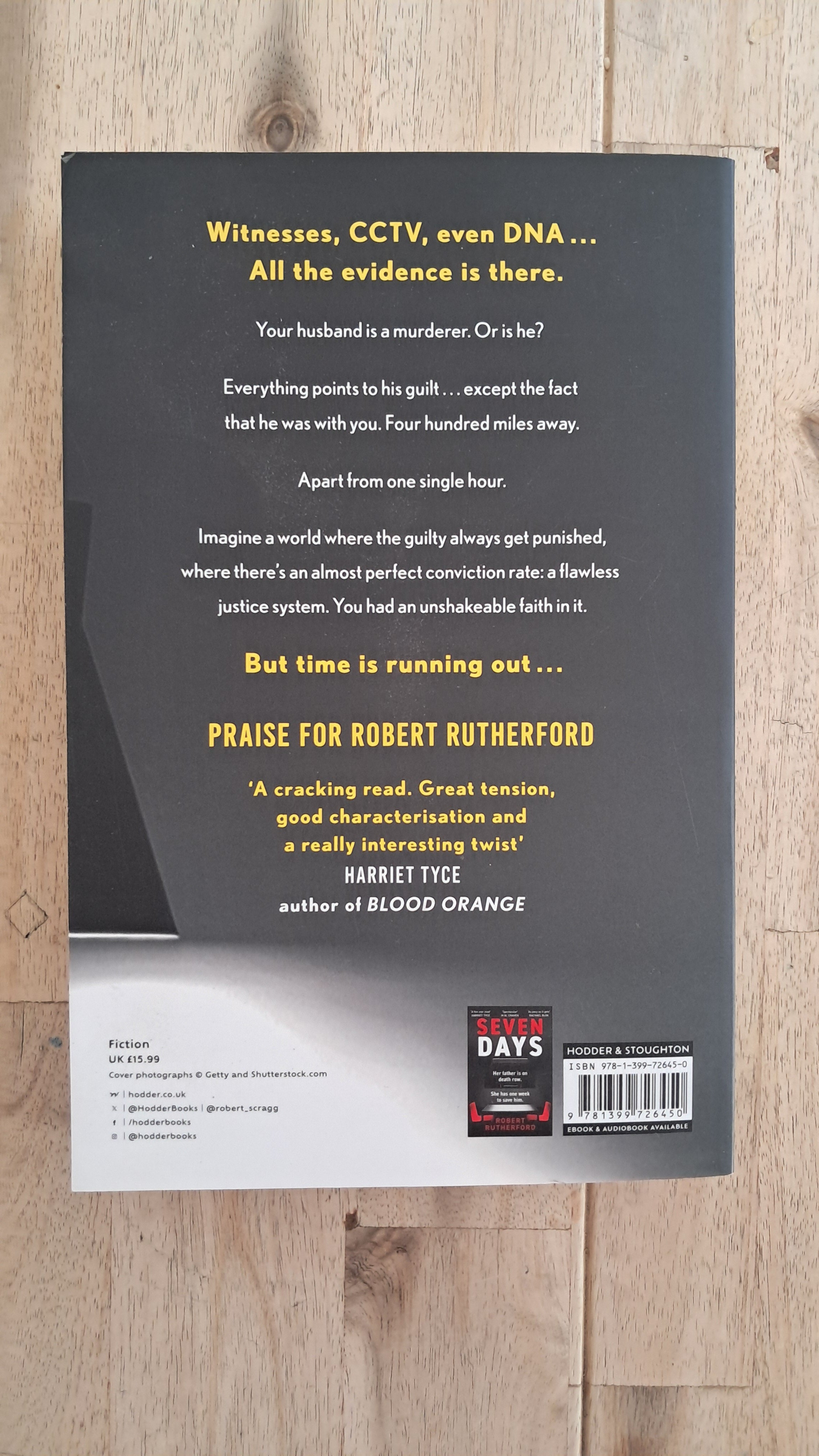The Missing Hour – Robert Rutherford